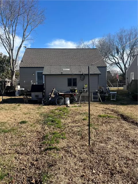 Exterior - 1135 Jasmine St, Hampton, VA 23663 photo 4 of 14