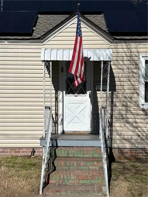 Exterior - 1135 Jasmine St, Hampton, VA 23663 photo 6 of 14