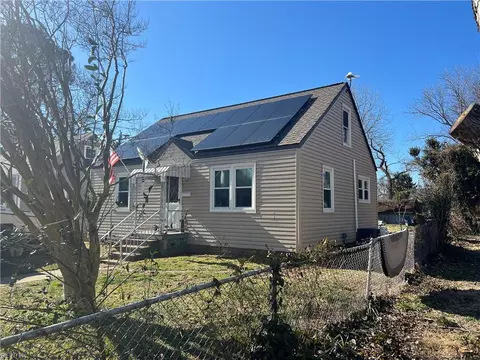 Exterior - 1135 Jasmine St, Hampton, VA 23663 photo 2 of 14
