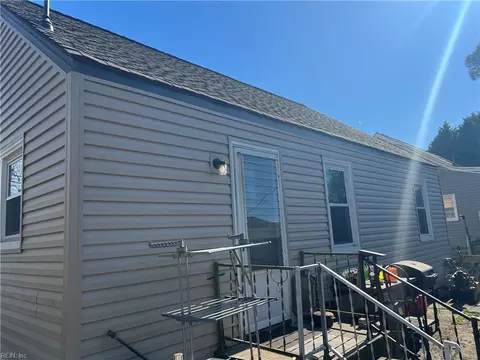 Exterior - 1135 Jasmine St, Hampton, VA 23663 photo 11 of 14