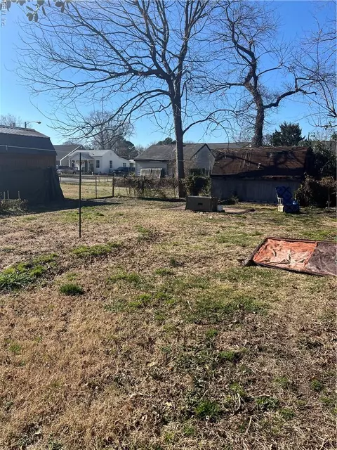 Exterior - 1135 Jasmine St, Hampton, VA 23663 photo 3 of 14