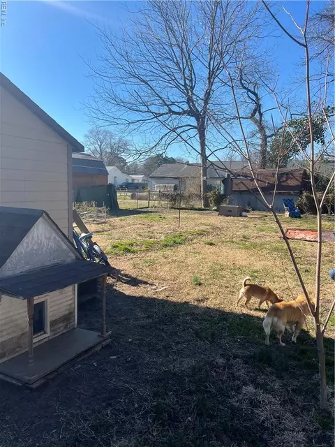 Exterior - 1135 Jasmine St, Hampton, VA 23663 photo 13 of 14