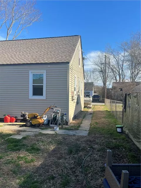 Exterior - 1135 Jasmine St, Hampton, VA 23663 photo 14 of 14