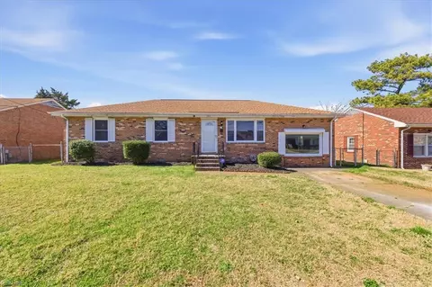 142 Armstrong St, Portsmouth, VA 23704