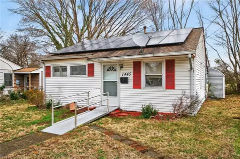 1445 Oakcrest Dr, Hampton, VA 23663