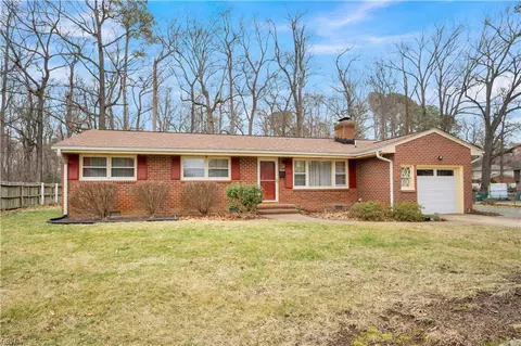 40 Camelot Ct, Newport News, VA 23602