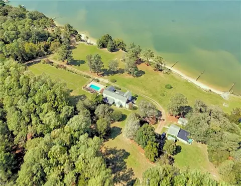 522 Felton Rd, Deltaville, VA 23043