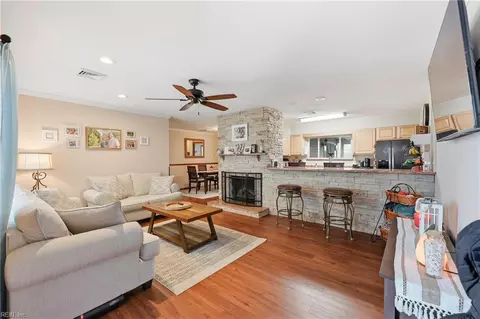 176 Herndon Rd, Virginia Beach, VA 23462
