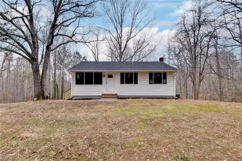 1026 Stewarts Rd, Lanexa, VA 23089