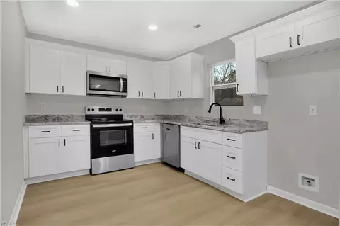 16209 Smithfield Heights Dr, Smithfield, VA 23430