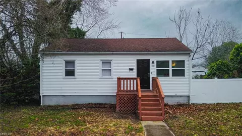 60 Sycamore Ave, Newport News, VA 23607