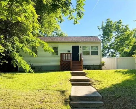 60 Sycamore Ave, Newport News, VA 23607