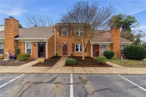 7699 The Points Pl #1002, Gloucester Point, VA 23062