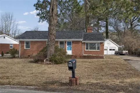 206 Shamrock Ave, Yorktown, VA 23693