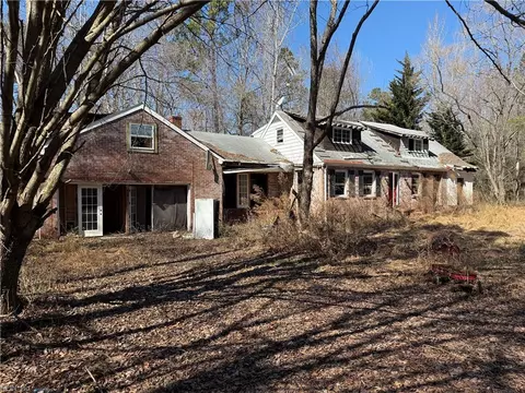 15427 Rolfe Hwy, Surry, VA 23883