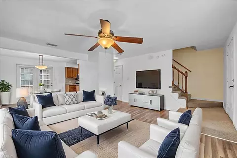 809 Huntly Dr, Chesapeake, VA 23320