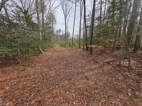 3 1ac Buckskin Trl, Gloucester, VA 23061