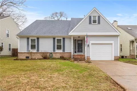 828 Hardwood Dr, Chesapeake, VA 23320