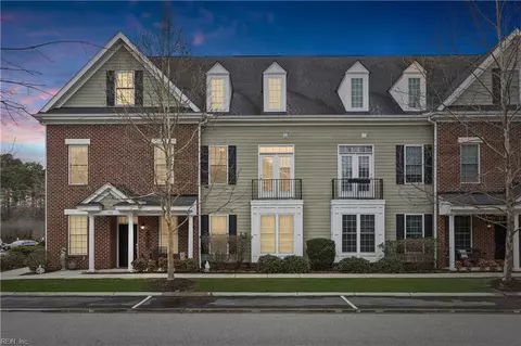 107 Carrington Ln, Yorktown, VA 23692