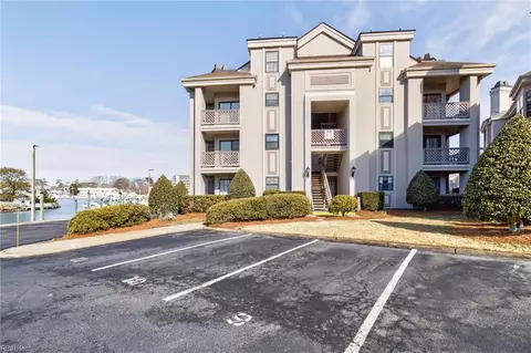 423 Harbour Pt #304, Virginia Beach, VA 23451