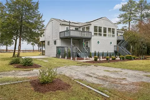 3452 Kings Creek Ln, Hayes, VA 23072