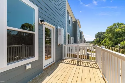 Exterior - 144 Freeman Dr, Hampton, VA 23666 photo 3 of 4