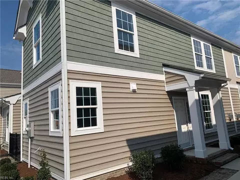 1014 Robinson Rd #8A, Suffolk, VA 23434