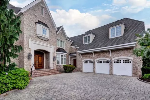 Exterior - 2925 Barrets Pointe Rd, Williamsburg, VA 23185 photo 2 of 10