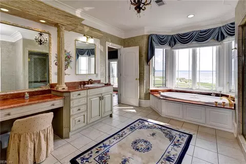 Bath - 2925 Barrets Pointe Rd, Williamsburg, VA 23185 photo 1 of 2