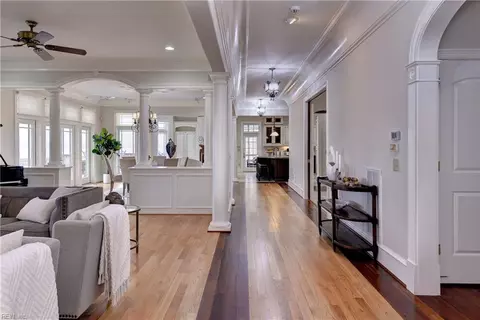Entry Way - 2925 Barrets Pointe Rd, Williamsburg, VA 23185 photo 2 of 4