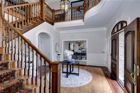 Entry Way - 2925 Barrets Pointe Rd, Williamsburg, VA 23185 photo 3 of 4