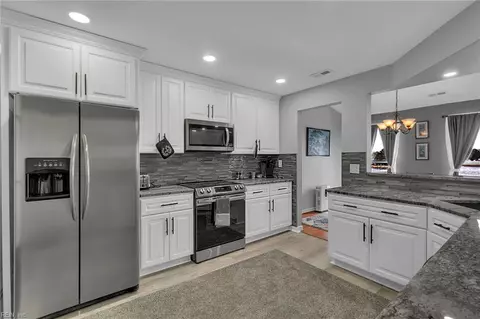 Kitchen - 212 Dockside Dr #C, Hampton, VA 23669 photo 5 of 6