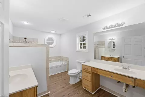 Bath - 1704 Neptune Dr, Hampton, VA 23669 photo 1 of 4