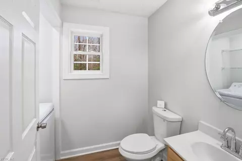 Bath - 1704 Neptune Dr, Hampton, VA 23669 photo 4 of 4