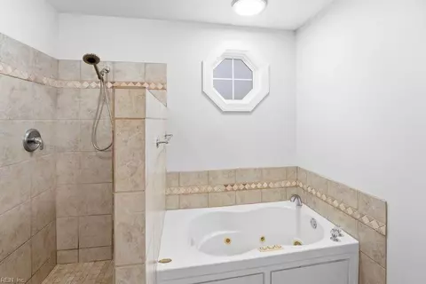 Bath - 1704 Neptune Dr, Hampton, VA 23669 photo 2 of 4