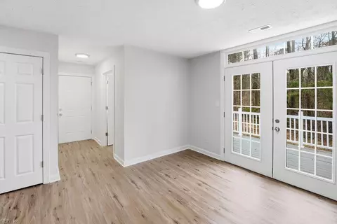 Entry Way - 1704 Neptune Dr, Hampton, VA 23669 photo 1 of 4