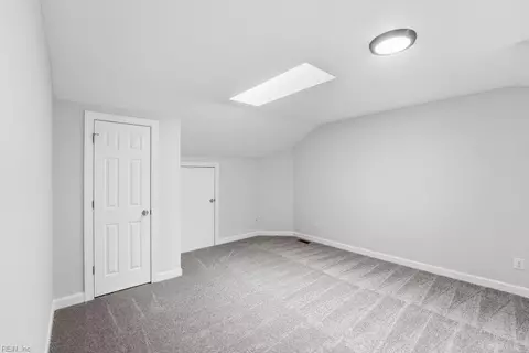 Bedroom - 1704 Neptune Dr, Hampton, VA 23669 photo 5 of 8