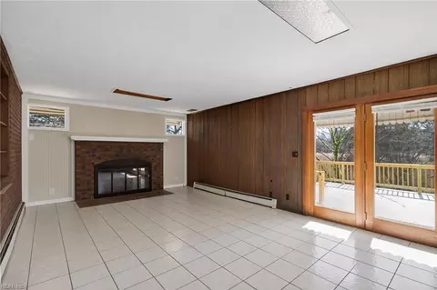 Living - 5711 Cornick Rd, Norfolk, VA 23502 photo 5 of 8
