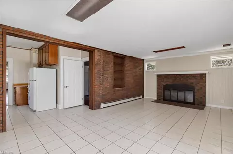 Living - 5711 Cornick Rd, Norfolk, VA 23502 photo 6 of 8