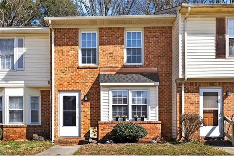 104 Elmhurst Ct, Portsmouth, VA 23701