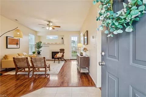 808 Winter King Ct, Chesapeake, VA 23323