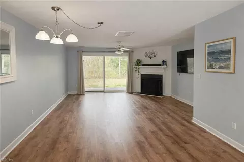 8003 Sunset Dr #1E, Hayes, VA 23072