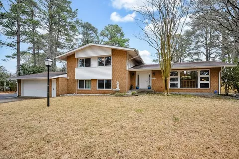 2945 Replica Ln, Portsmouth, VA 23703