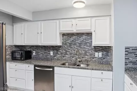 818 Thames Dr, Hampton, VA 23666