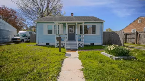 2712 Mark St, Chesapeake, VA 23324