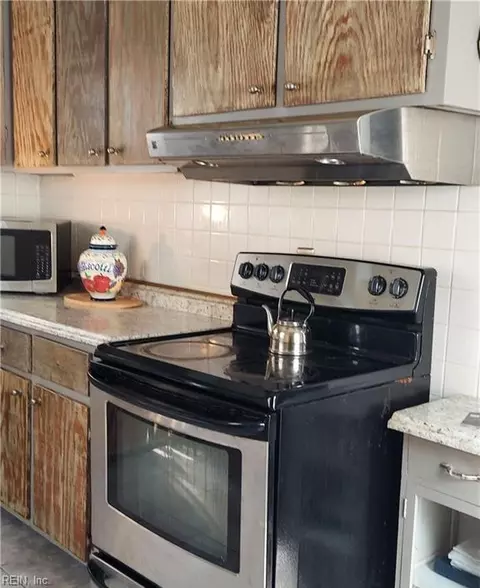 Kitchen - 301 Washington St, Hampton, VA 23669 photo 2 of 3