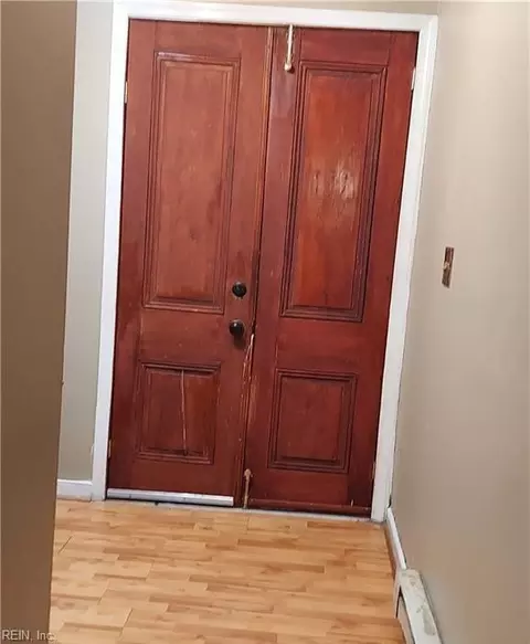 Entry Way - 301 Washington St, Hampton, VA 23669 photo 4 of 4