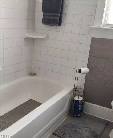 Bath - 301 Washington St, Hampton, VA 23669 photo 3 of 3