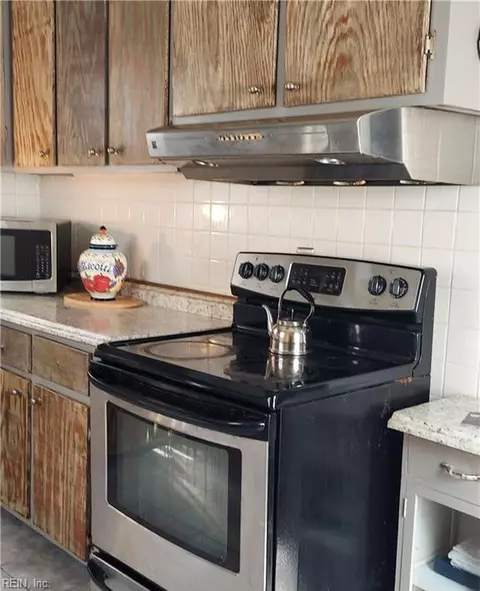 Kitchen - 301 Washington St, Hampton, VA 23669 photo 3 of 3