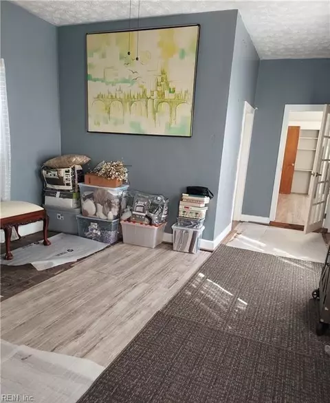 Entry Way - 301 Washington St, Hampton, VA 23669 photo 3 of 4